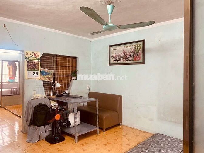 Cho thuê nhà tập thể  t5 phố thái Thịnh 38m2 2 phòng ngủ