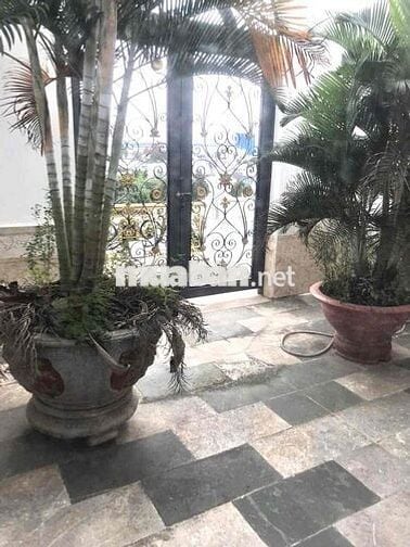 Cho thuê Biệt Thự 4 lầu 200m2 có: 5pn bên DT743 - Dĩ An