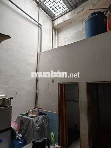 Nhà phố diện tích rộng rãi đường 2 ô tô