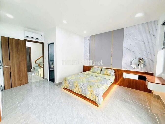 Chính Chủ. Mới Xây  4x15 1lửng 3lầu 5pn 6wc