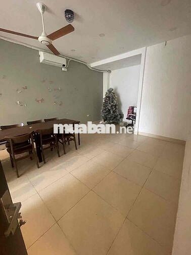 Sang nhượng gấp nhà hàng mặt tiền đường Dương Đình Nghệ