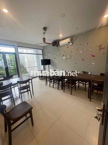 Sang nhượng gấp nhà hàng mặt tiền đường Dương Đình Nghệ