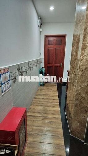 Cho thuê phòng mới sạch sẽ an ninh, có cửa sổ gần sân bay