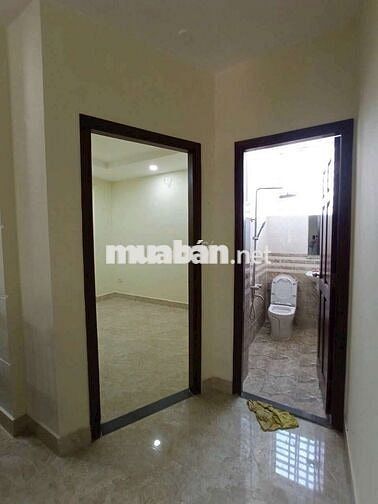 Cho thuê nhà hhg gần ngã tư ga q12 giá 12tr 5p ngủ 4wc