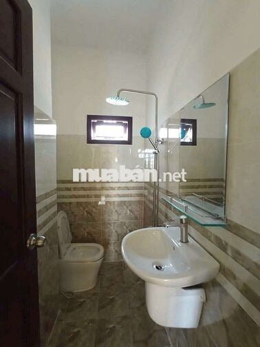 Cho thuê nhà hhg gần ngã tư ga q12 giá 12tr 5p ngủ 4wc