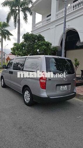 Hyundai Grand Starex 2017 Van 2.5 MT - 100000 km