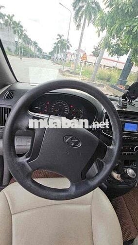 Hyundai Grand Starex 2017 Van 2.5 MT - 100000 km
