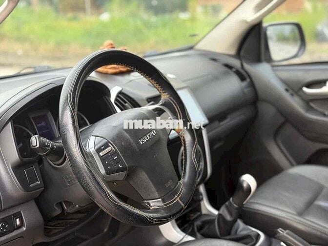 Isuzu Dmax 2016 LS 2.5 4X4 MT - 150000 km