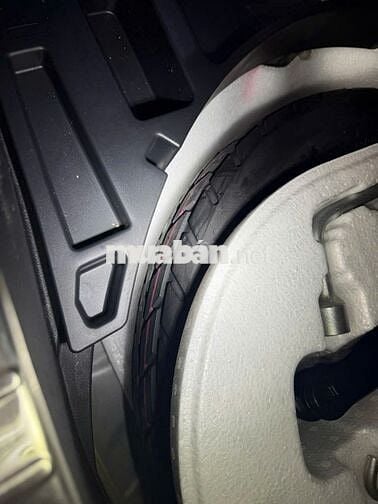 Toyota Corolla Cross 2020 1.8V màu bạc, chuẩn hãng