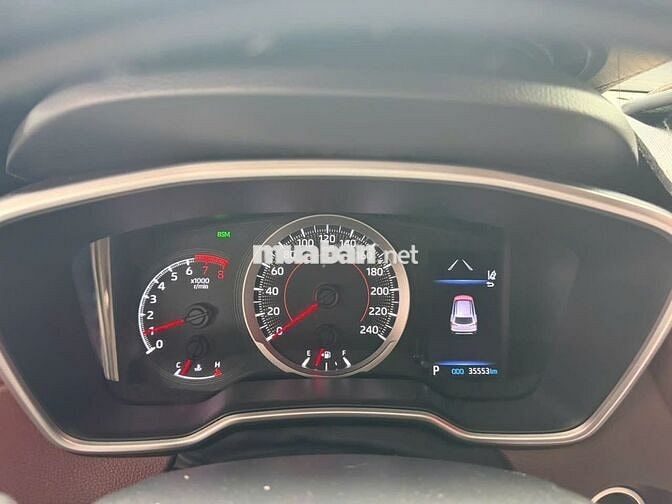 Toyota Corolla Cross 2020 1.8V màu bạc, chuẩn hãng