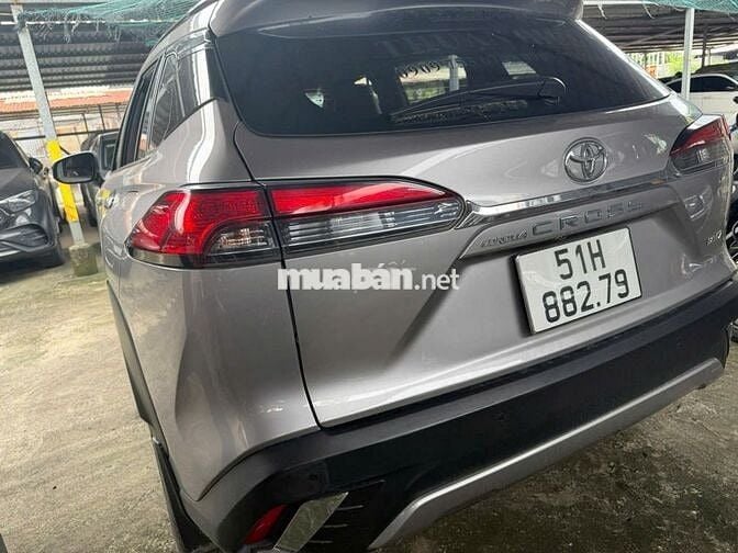 Toyota Corolla Cross 2020 1.8V màu bạc, chuẩn hãng