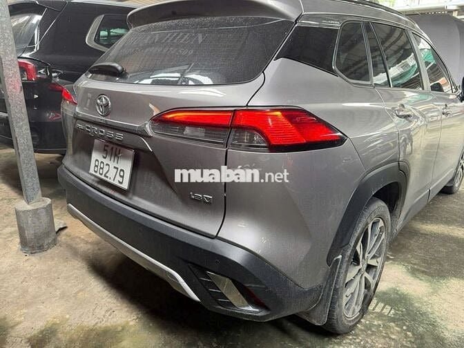 Toyota Corolla Cross 2020 1.8V màu bạc, chuẩn hãng