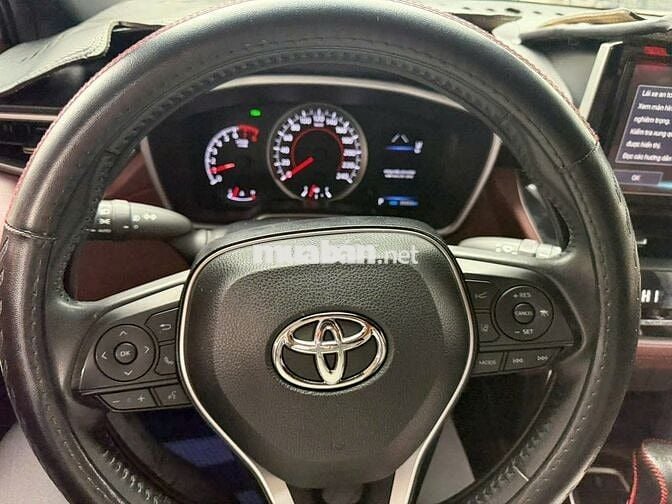 Toyota Corolla Cross 2020 1.8V màu bạc, chuẩn hãng