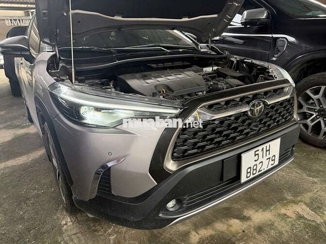 Toyota Corolla Cross 2020 1.8V màu bạc, chuẩn hãng