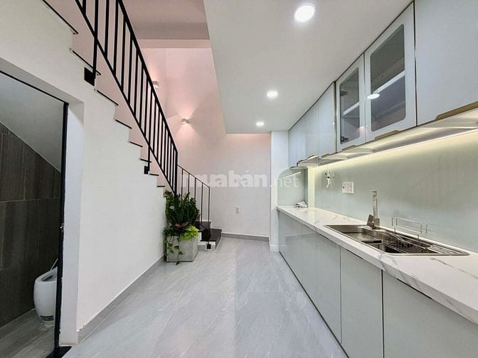 Mặt tiền oto 6m Phạm Văn Đồng giáp Bình Thạnh 5 tầng chỉ hơn 9 tỷ