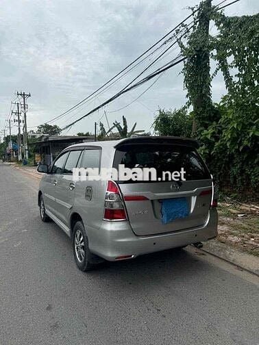Toyota Innova 2015 2.0E - màu bạc bstp biền trắng