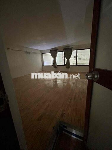 Căn hộ 65m2- 1 phòng ngủ và 1 gác lửng- trung tâm q5.