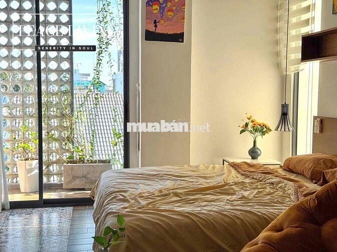 CHO THUÊ CĂN HỘ BAN CÔNG CAO CẤP NGAY TRẦN QUANG KHẢI TONE GỖ GIÁ RẺ