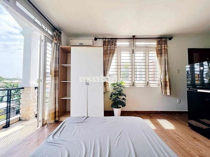 Studio ban công full nội thất siêu đẹp ngay chân cầu Bình Lợi