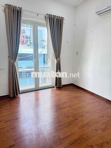 Quận 11 - hẻm xe hơi - nhà cho thuê - 2 lầu 4 phòng ngủ , giá 13,5 TR.