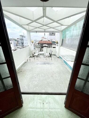 chính chủ cho thuê phòng đẹp, có sân ban công siêu rộng, NVS riêng