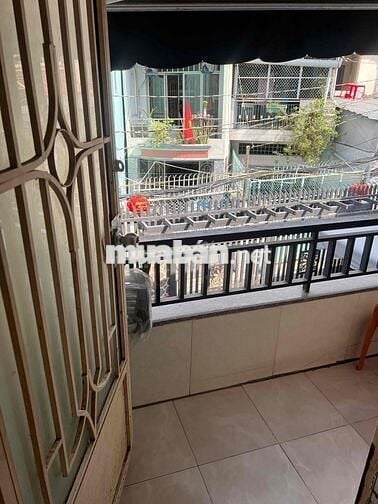 Phòng trọ 15m2 có máy lạnh ban công Quận 4