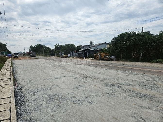 Bán lô đất 2 mặt tiền đường giá 230tr/1m ngang