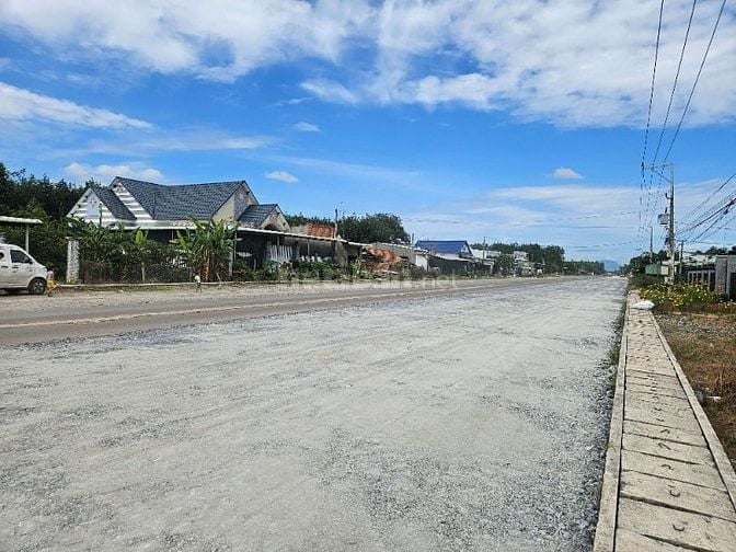 Bán lô đất 2 mặt tiền đường giá 230tr/1m ngang