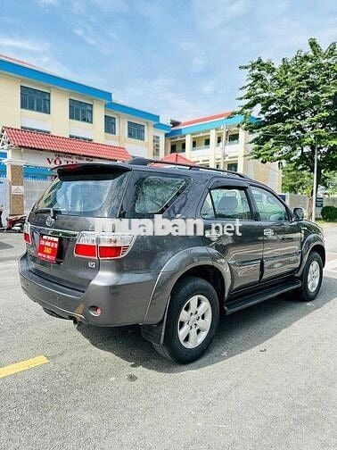 Toyota Fortuner 2011 2.7V - AT.