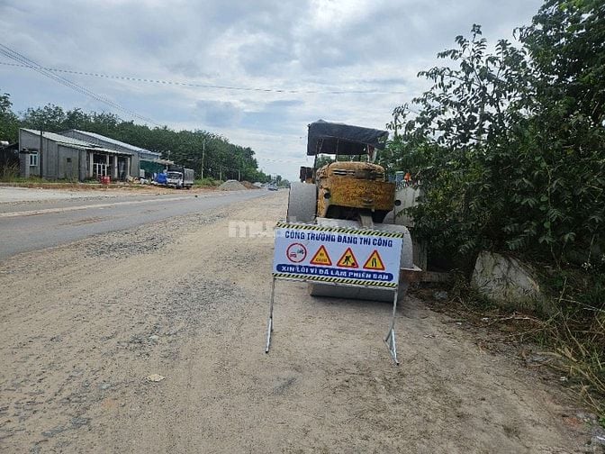 Bán lô đất 2 mặt tiền đường giá 230tr/1m ngang