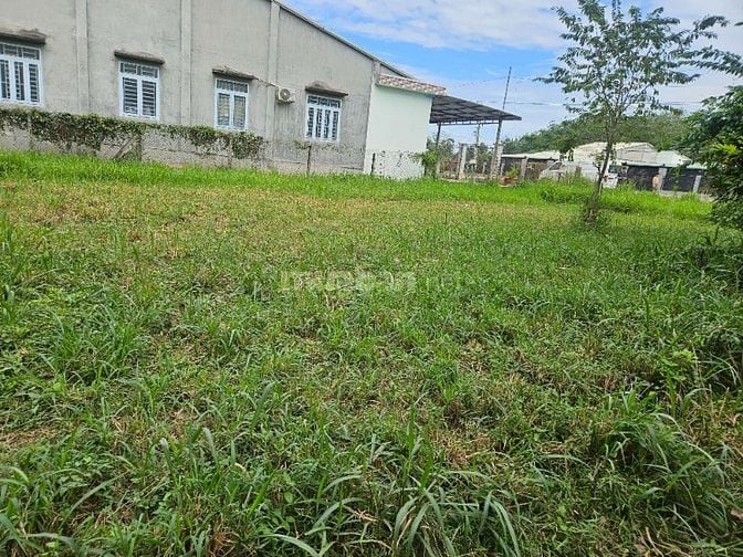 Bán lô đất 2 mặt tiền đường giá 230tr/1m ngang