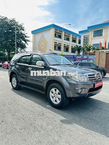 Toyota Fortuner 2011 2.7V - AT.