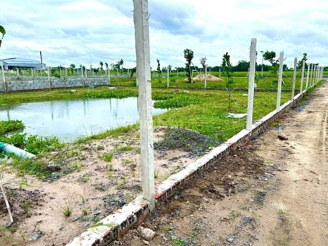 Bán đất vườn thổ 1600m có 200m thổ cư P Gò Dầu đất vuông vức 2tr/m2