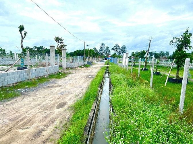 Bán đất vườn thổ 1600m có 200m thổ cư P Gò Dầu đất vuông vức 2tr/m2