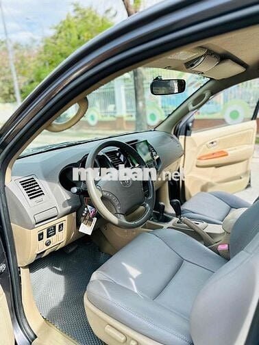 Toyota Fortuner 2011 2.7V - AT.