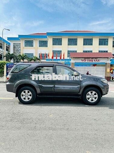 Toyota Fortuner 2011 2.7V - AT.