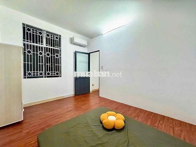 CHDV 1 Phòng Ngủ Lớn, Tách Bếp, Full Nội Thất - Hẻm Xe Tải Sát Mặt Tiề