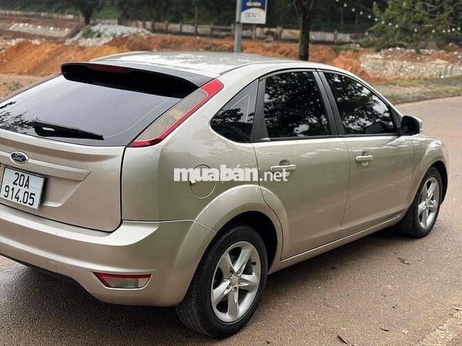 Ford Focus 2011 Vàng cát