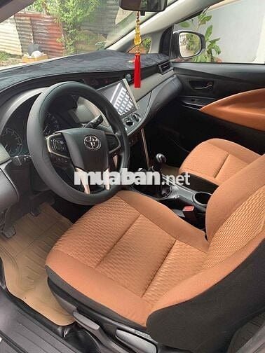 Toyota Innova 2019 2.0E Bạc