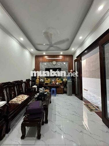 Bán nhà Nguyễn Văn Linh ngõ nông ô tô đỗ cổng 31m2 x4mx 5 tầng giá nhỉ