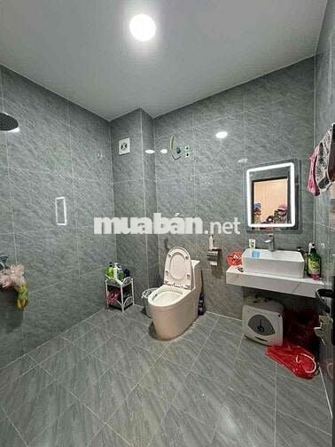 Bán nhà Nguyễn Văn Linh ngõ nông ô tô đỗ cổng 31m2 x4mx 5 tầng giá nhỉ