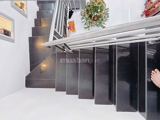 Gần cầu Kênh Tẻ, Nở Hậu, DT 4x11m