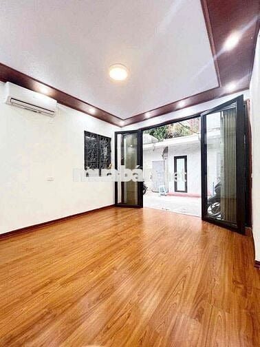 Bán nhà 449 Ngọc Lâm ngõ nông còn xót 42m2x 2N1W kinh doanh 3,7 Tỷ