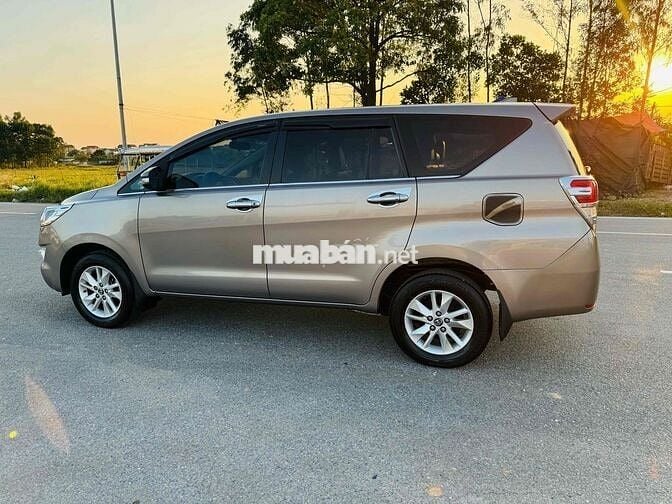 Toyota Innova 2017 2.0E MT Nâu