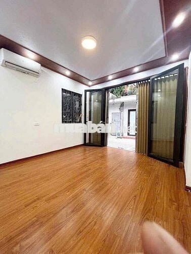 Bán nhà 449 Ngọc Lâm ngõ nông còn xót 42m2x 2N1W kinh doanh 3,7 Tỷ
