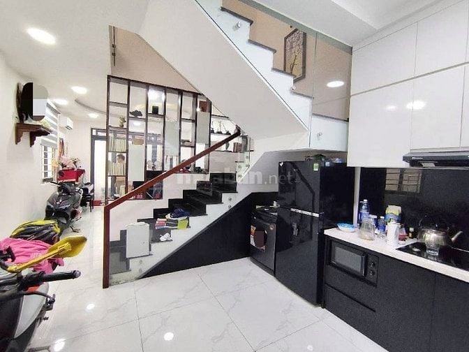 Kẹt tiền cần bán gấp căn nhà quận Thủ Đức SHR *Đường Đình Phong Phú