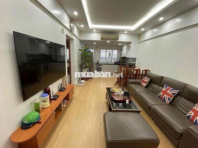 Bán căn chung cư KĐT Việt Hưng 72m x2 ngủ view đẹp nội thất đẹp 4x tỷ