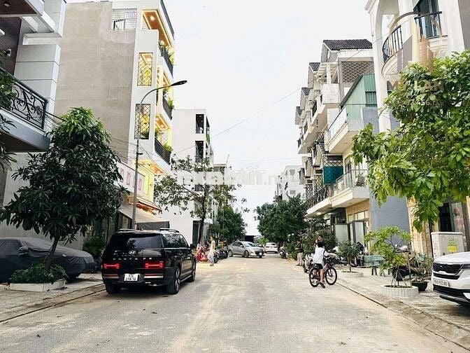 Cho thuê nhà mới 4 tầng Lê Thị Riêng