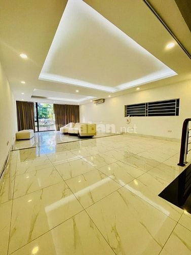 Mặt phố An Dương Vương Tây Hồ - 120 M – 5 T – MT 5.5 M – Giá 32.6 Tỷ. 