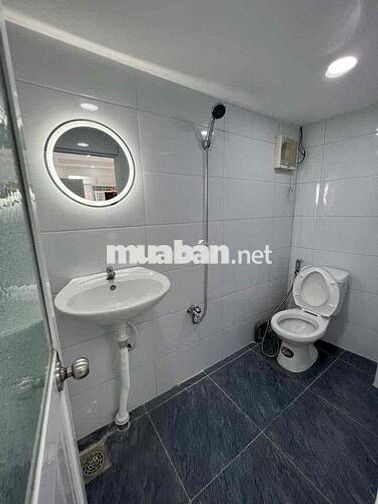 bán gấp nhà 1 trệt 1 lầu giá siêu rẻ , cách chợ hưng long 500m